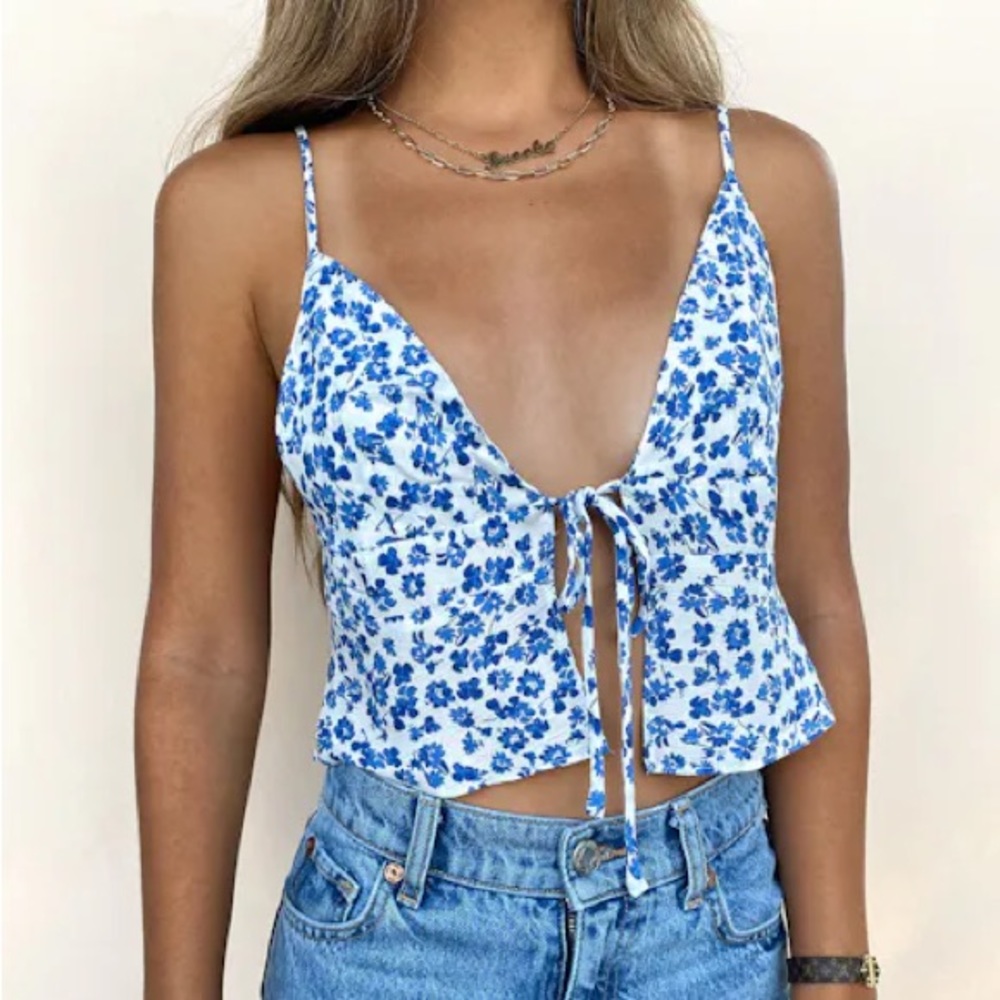 Isabelles cabinet blue and white tie top